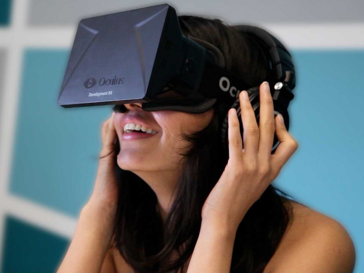 In-the-new-version-of-Steam-from-Valve-has-added-support-for-external-camera-Oculus Rift-i-look.net